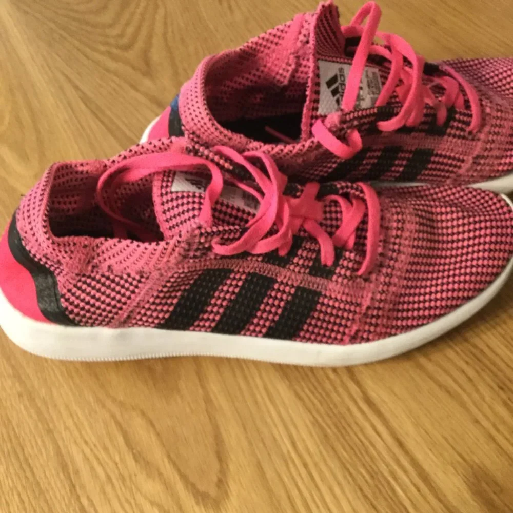 Running Shoes - Picture 2 of 8